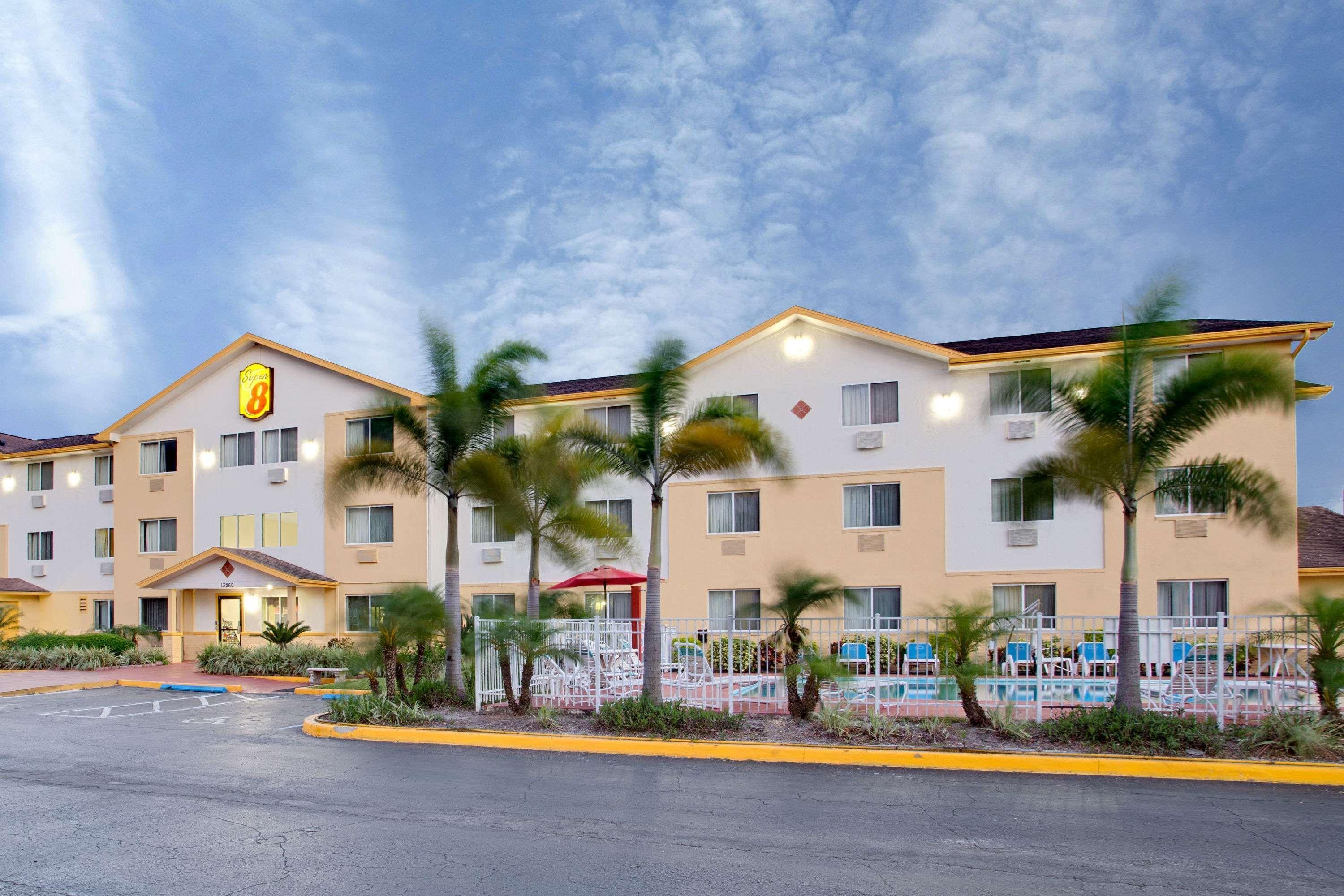 Hôtel Super 8 By Wyndham Clearwater/St. Petersburg Airport Extérieur photo